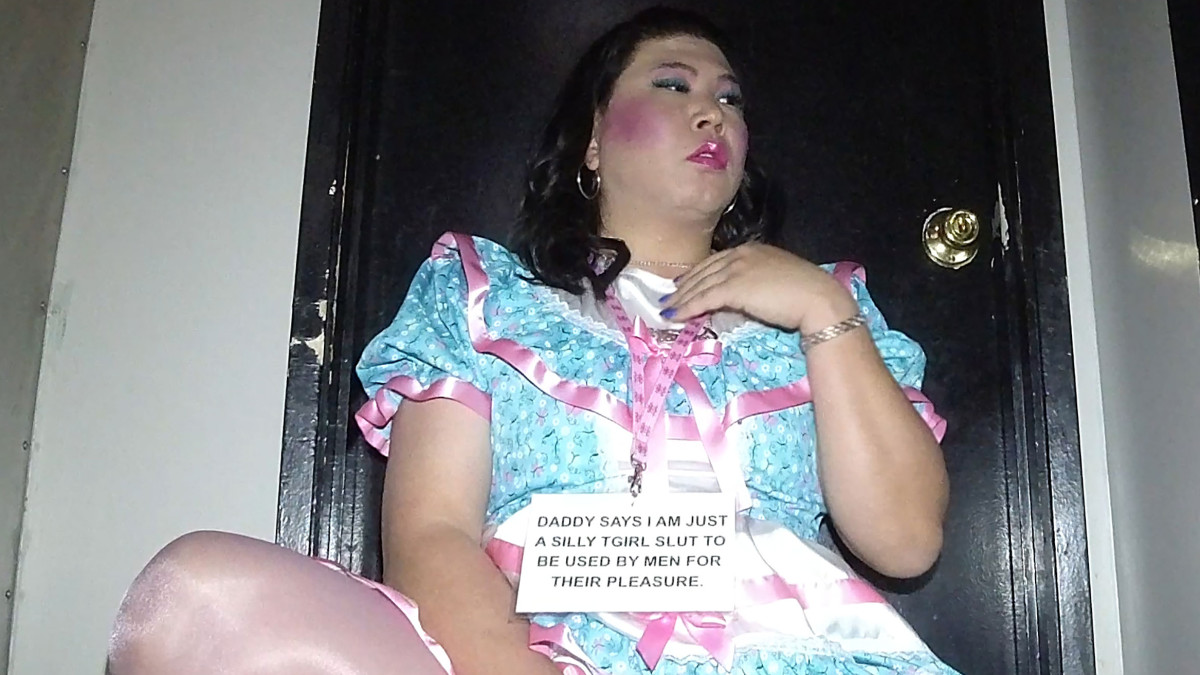 Krissy4u - Sissy Gloryhole Sucking!